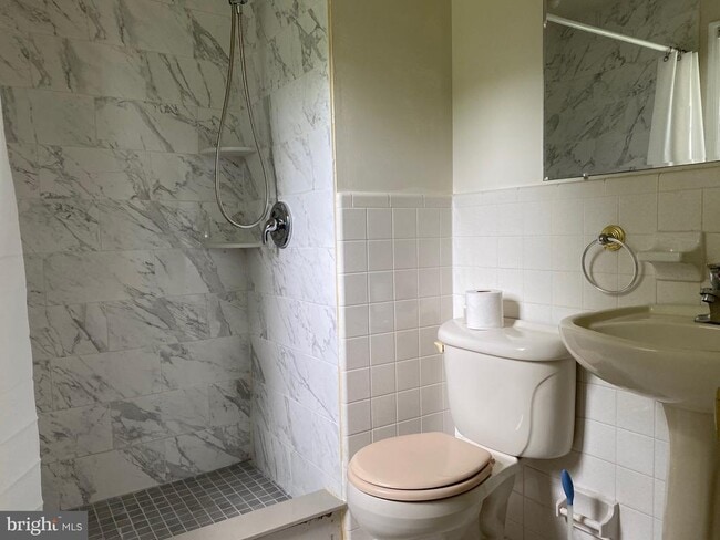 Building Photo - 134 Chapel Hill Dr