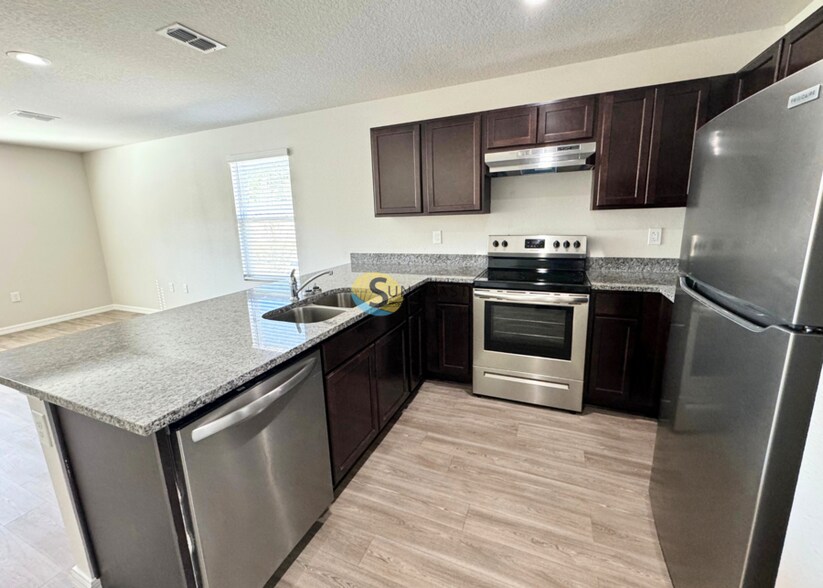 Building Photo - 6408 Sweetbay Ln