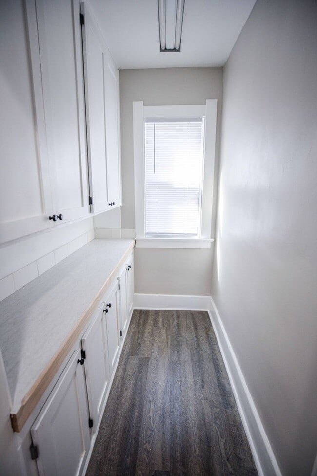 Building Photo - Spacious and Beautidul Four Bedroom Home!