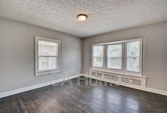 Building Photo - 2948 N Park Ave
