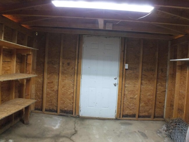 Building Photo - 613 Cusick Rd