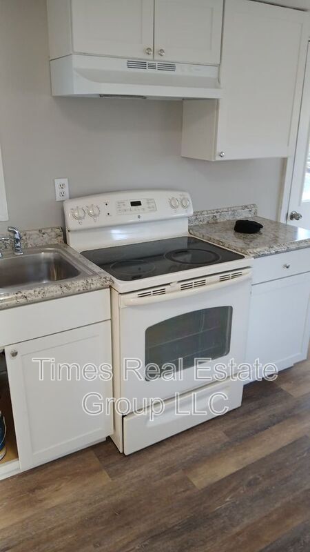 Building Photo - 1994 Creek Rd