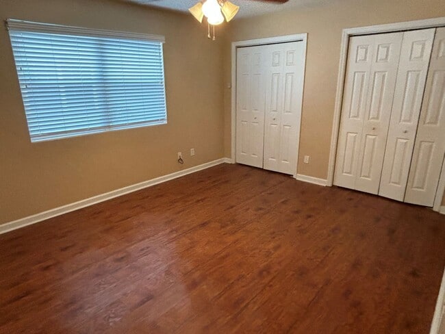 Building Photo - Charming 3/2 Home with Pet-Friendly Yard &...