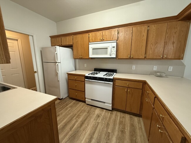 Building Photo - 701 S Stoneybrook St