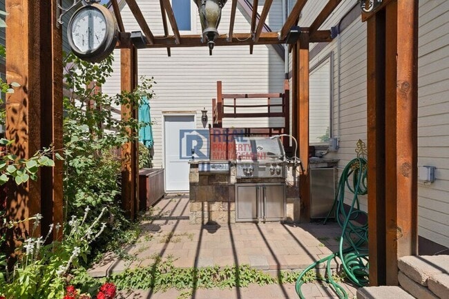 Building Photo - 88 W Irvington Pl