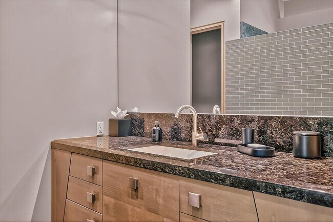 Building Photo - 9 Rockcrest