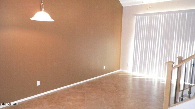 Building Photo - 1015 S Val Vista Dr