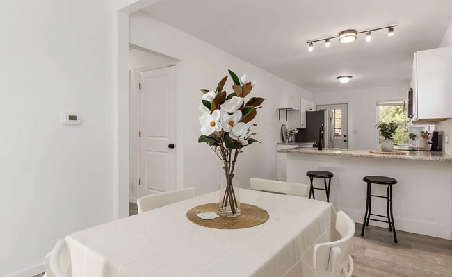 Building Photo - 270 Westview Ave