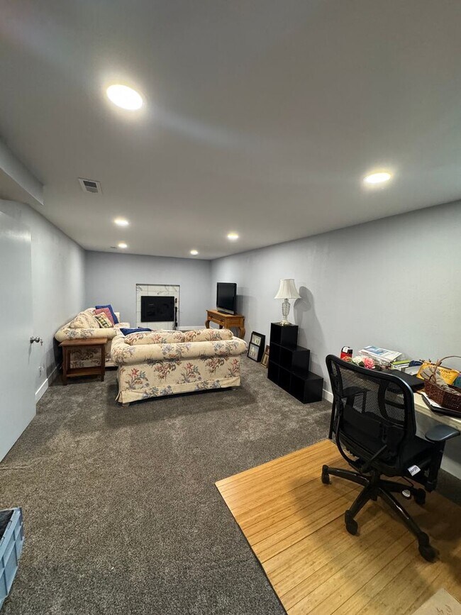 Building Photo - Spacious 4-Bedroom Home in Roosevelt, UT!