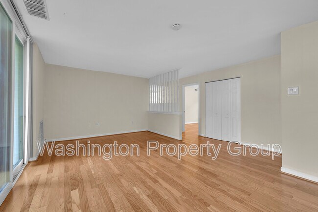 Building Photo - 736 Quince Orchard Blvd