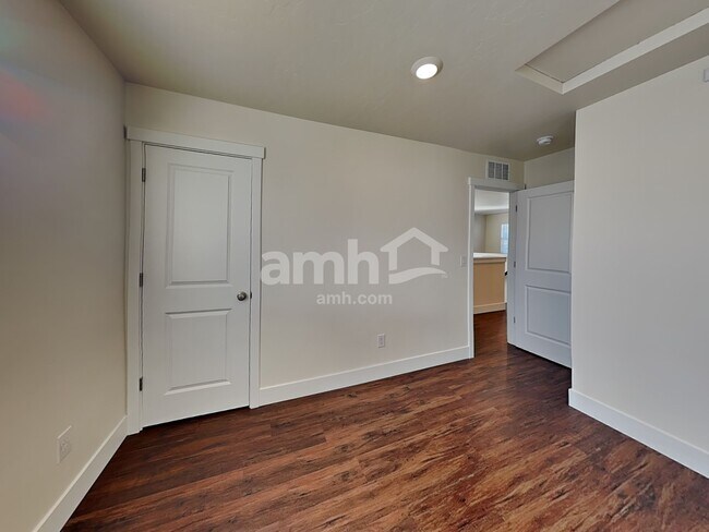 Building Photo - 1281 E Old Mesquite St