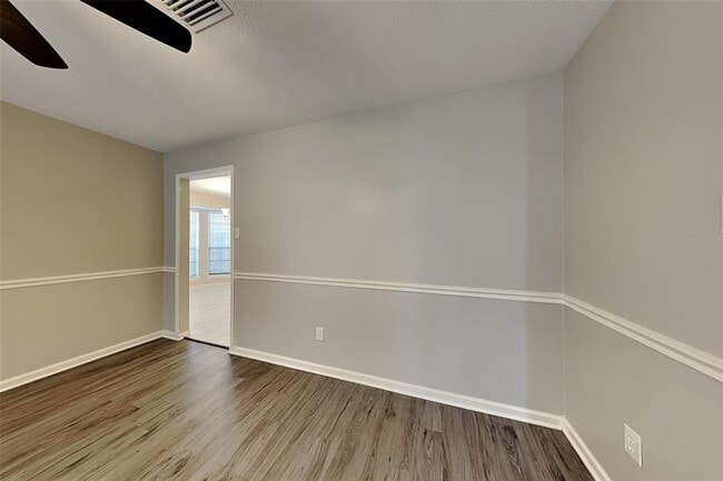 Building Photo - 2615 Silver Falls Dr