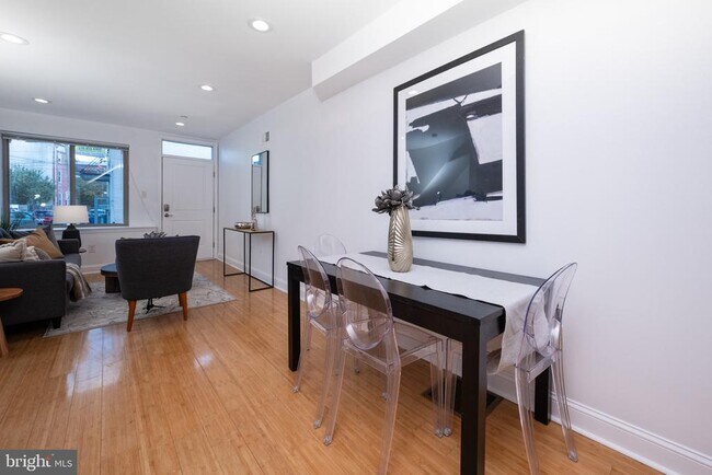 Building Photo - 2102 Berges St