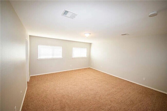 Building Photo - 2208 Bluebonnet Dr