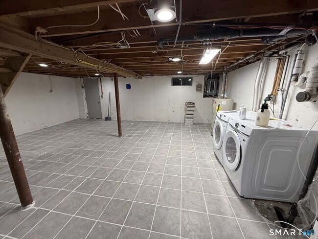 Building Photo - 9 Falls River Cir