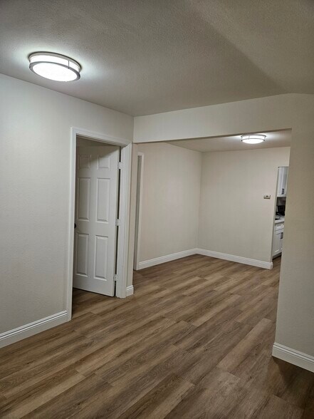 Building Photo - 2316 Elmgrove St