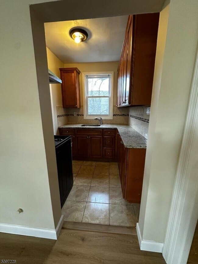 Building Photo - 33 Hayward Pl