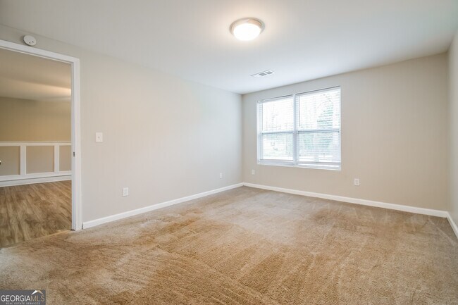 Building Photo - 185 Forest Rd