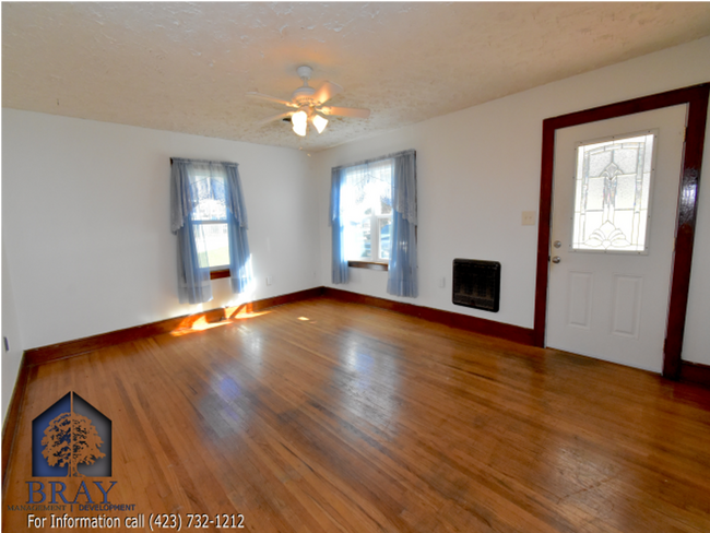 Building Photo - Centrally located charming cottage!