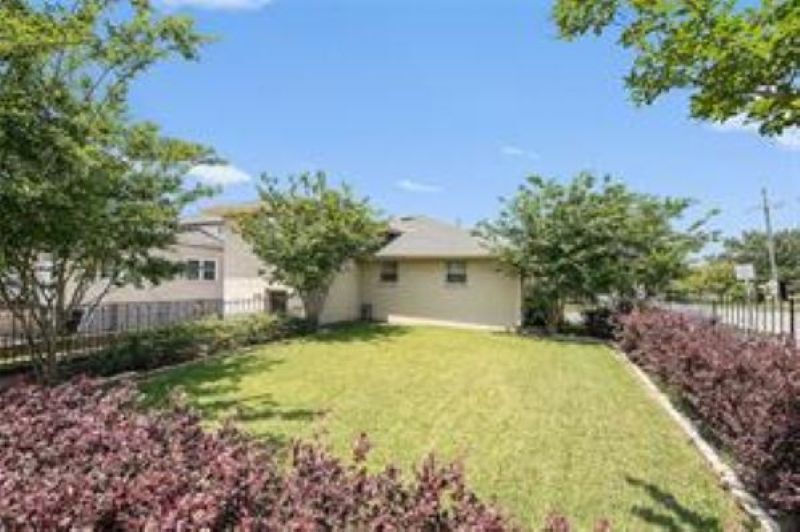 Side Yard - 996 Allen Toussaint Blvd