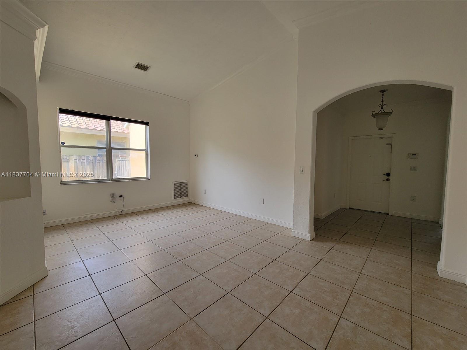 Building Photo - 4949 SW 134th Ave
