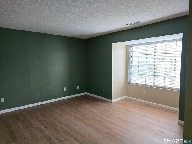 Building Photo - 54 N Mountain Rd