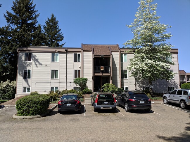 Primary Photo - Charming 2 Bed 1.5 Bath Condo Near Microsoft