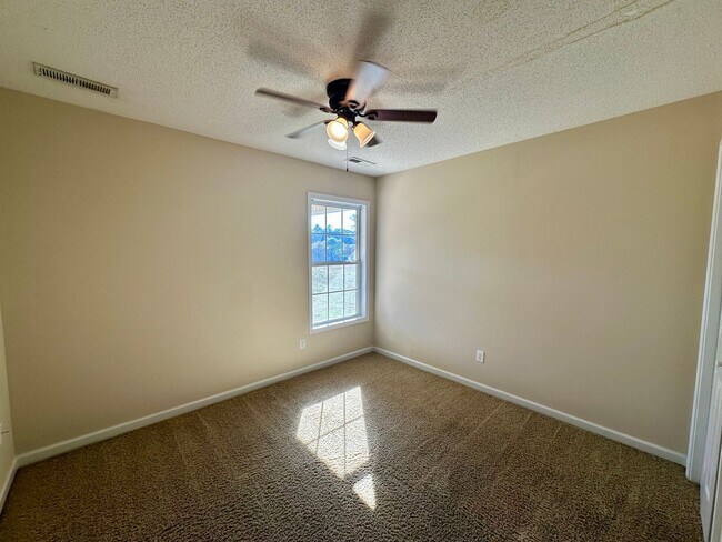 Building Photo - 3760 Vinca St