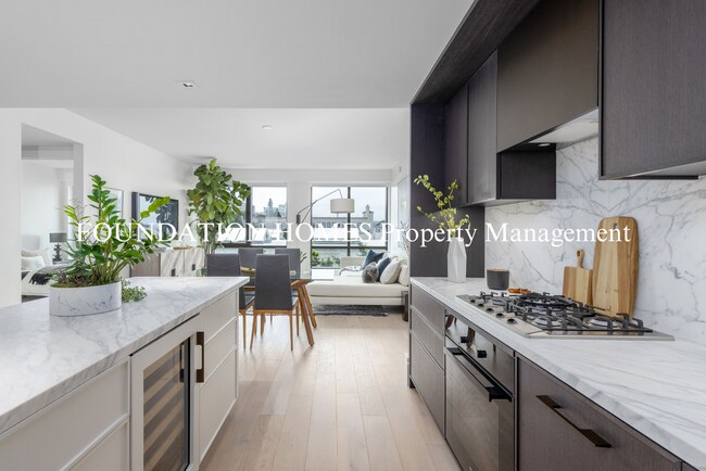 Building Photo - Luxury 2BD/2BA Condo at Union House!  Panoramic Views!  Doorman!  A/C!  FOUNDATION HOMES