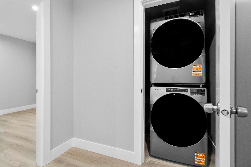 Building Photo - 5724 Sterling Ave