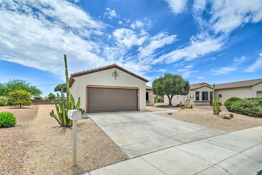 Building Photo - 15033 W Home Run Dr