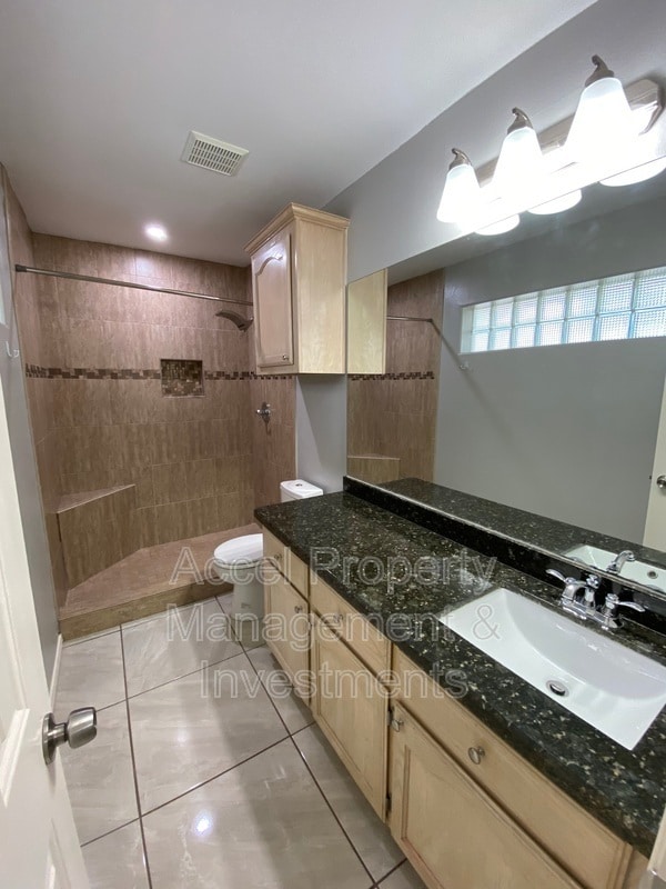 Building Photo - 701 Sandpiper Ave