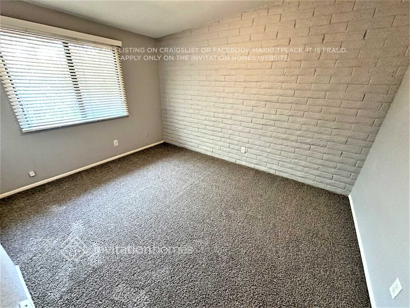 Building Photo - 1265 E Del Rio Dr
