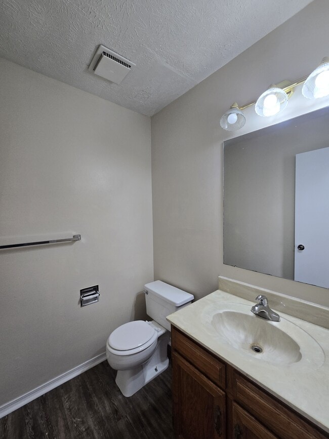 Building Photo - 3824 W Elm St