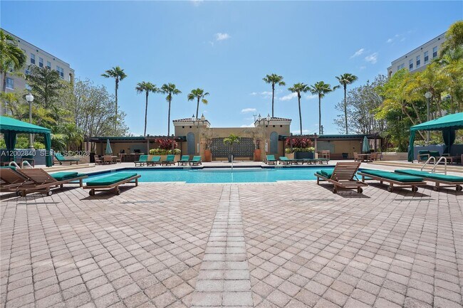 Building Photo - 520 SE 5 Ave