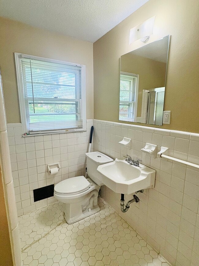 Building Photo - 709 Bounty Dr