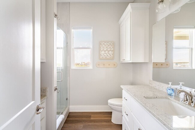 Building Photo - 804 1/2 Johnson Crawford Cir