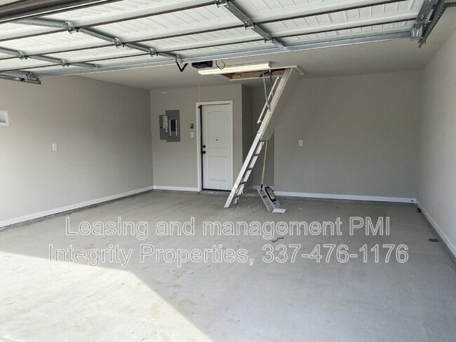 Building Photo - 204 Armstrong Dr
