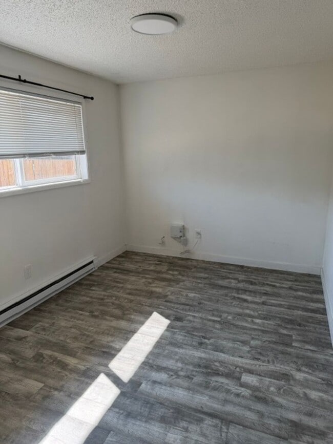 Building Photo - 707 N Holly Dr