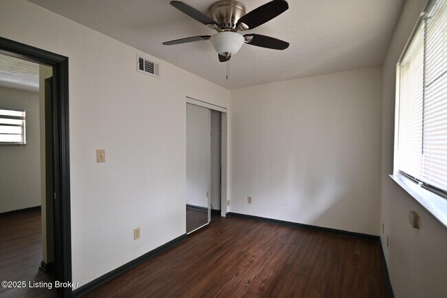 Building Photo - 1225 S 6th St