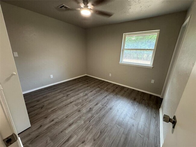Building Photo - 14820 W Funston Dr