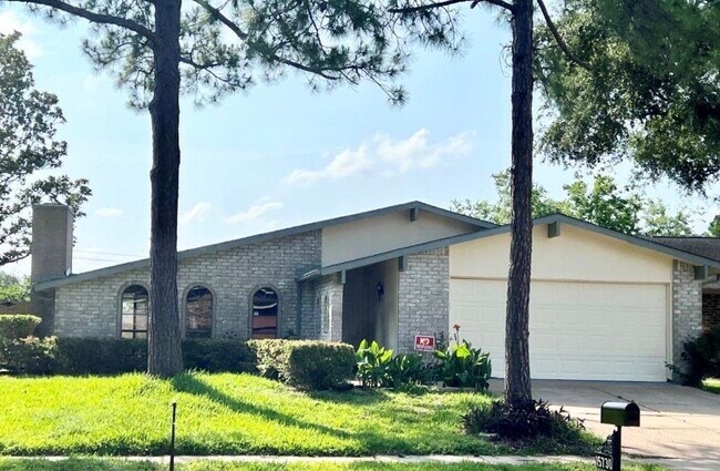 Primary Photo - 15730 Corsair Rd