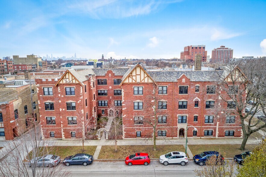 Building Photo - 1821 W Leland Ave