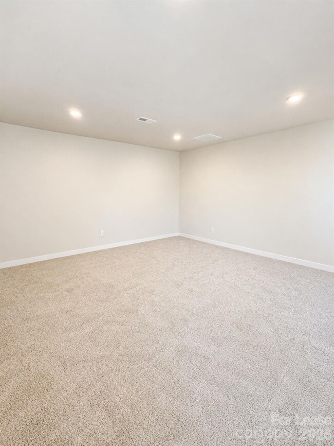 Building Photo - 9802 Oaklawn Blvd NW