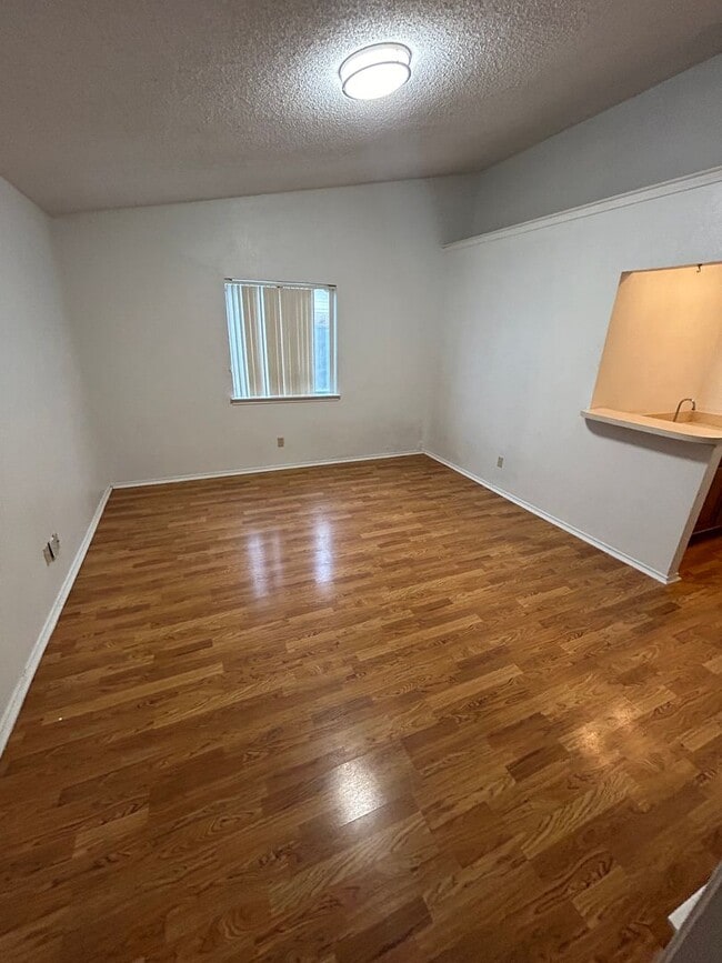 Building Photo - 3702 Bond St