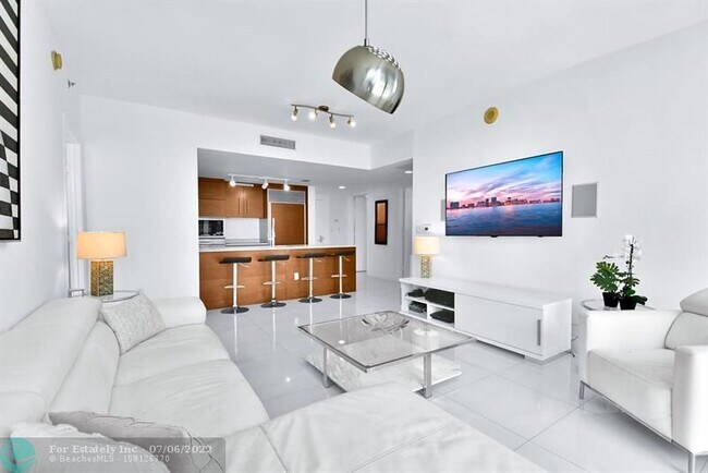 Building Photo - 475 Brickell Ave