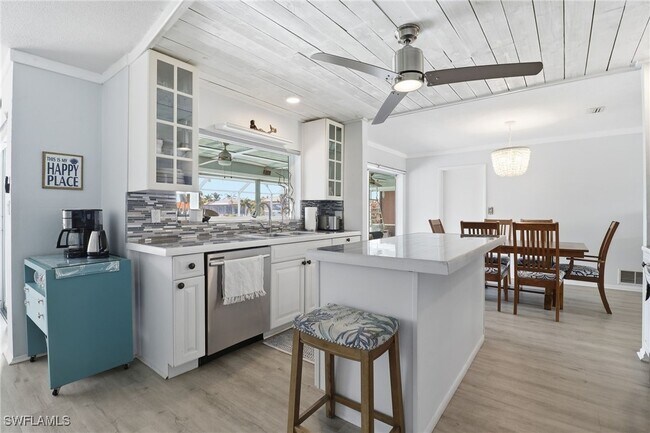 Building Photo - 2211 Bayview Rd