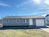 Building Photo - 3-Bedroom Home in a Peaceful Neighborhood