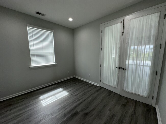 Building Photo - 319 Flip Flop Ct
