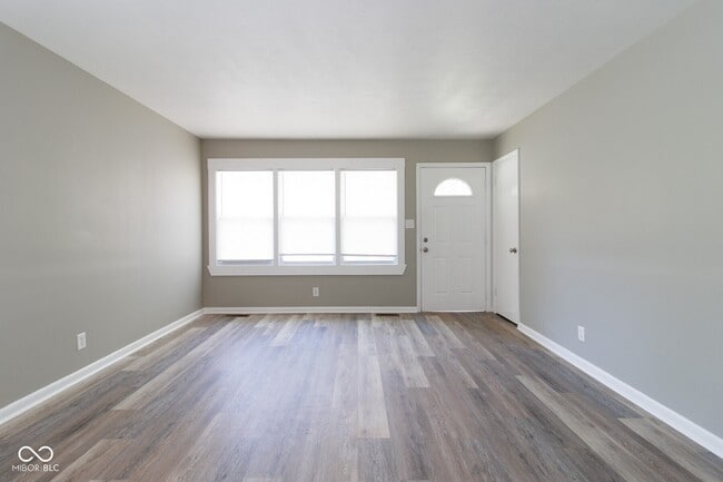 Building Photo - 432 Woodview Dr
